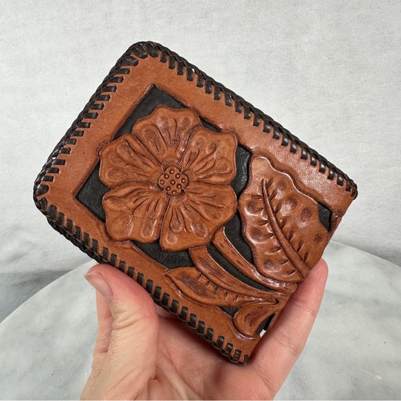 Vintage tooled western Handcrafted Brown Leather Wallet 70s floral boho tan - Picture 14 of 15